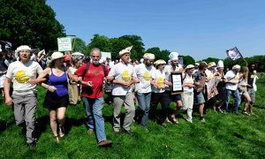 2012-uk-anti-gm-activists-flourback300